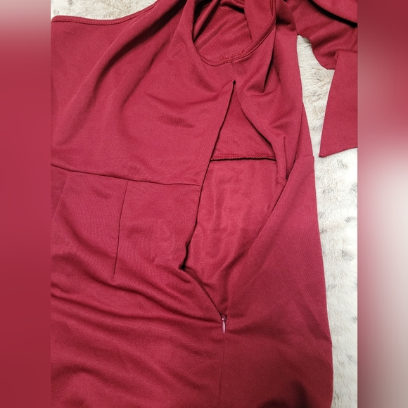 NWOT Knotted Sexy, Sleevless V Neck Dress. Burgundy Size Small. - Picture 3 of 15